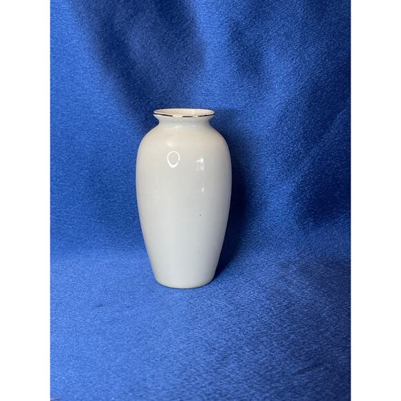 Miniature White Porcelain Vase Accented Purple Flower with Ducks - Picture 3 of 6